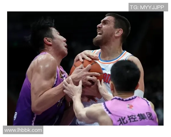 北京篮球队中路突破战术解析与球员表现分析