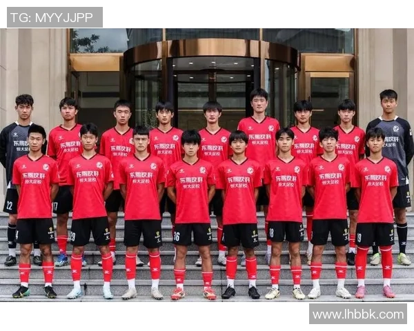 南粤足球明星训练营助力青少年成长与梦想实现的足球之路