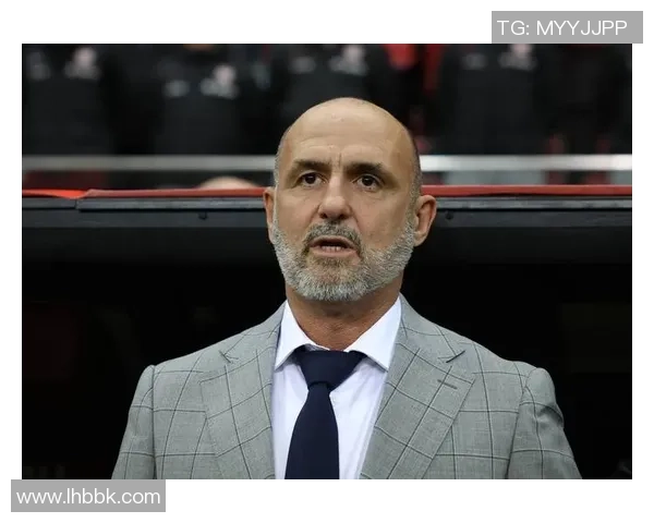 足球明星的奢华生活与背后的混乱现实揭示了名利的双刃剑 足球明星的奢华生活与背后的混乱现实揭示了名利的双刃剑